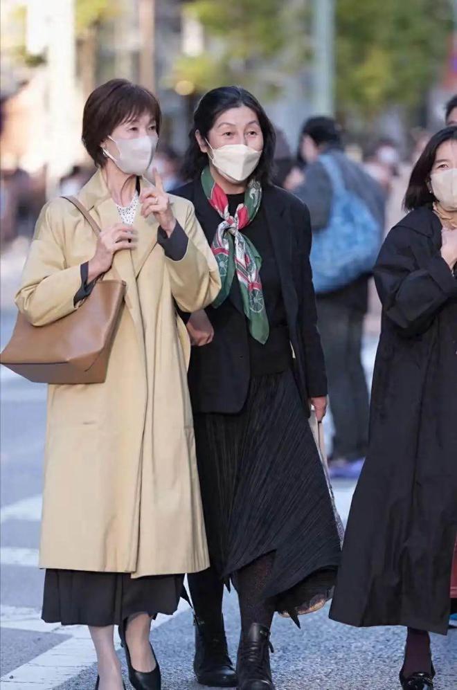 链、手镯但这3种配饰不能少！优雅又减龄AG真人游戏第一品牌过年回家可以不戴项(图16)
