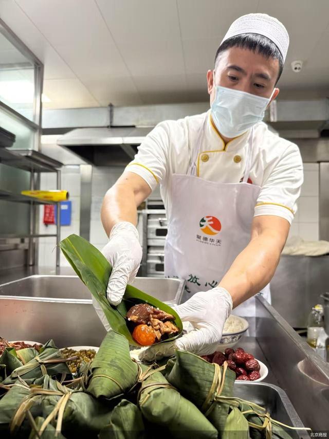 景区门店预订热 双节叠加引餐饮热潮AG真人国际客流预计提升超15%(图3)