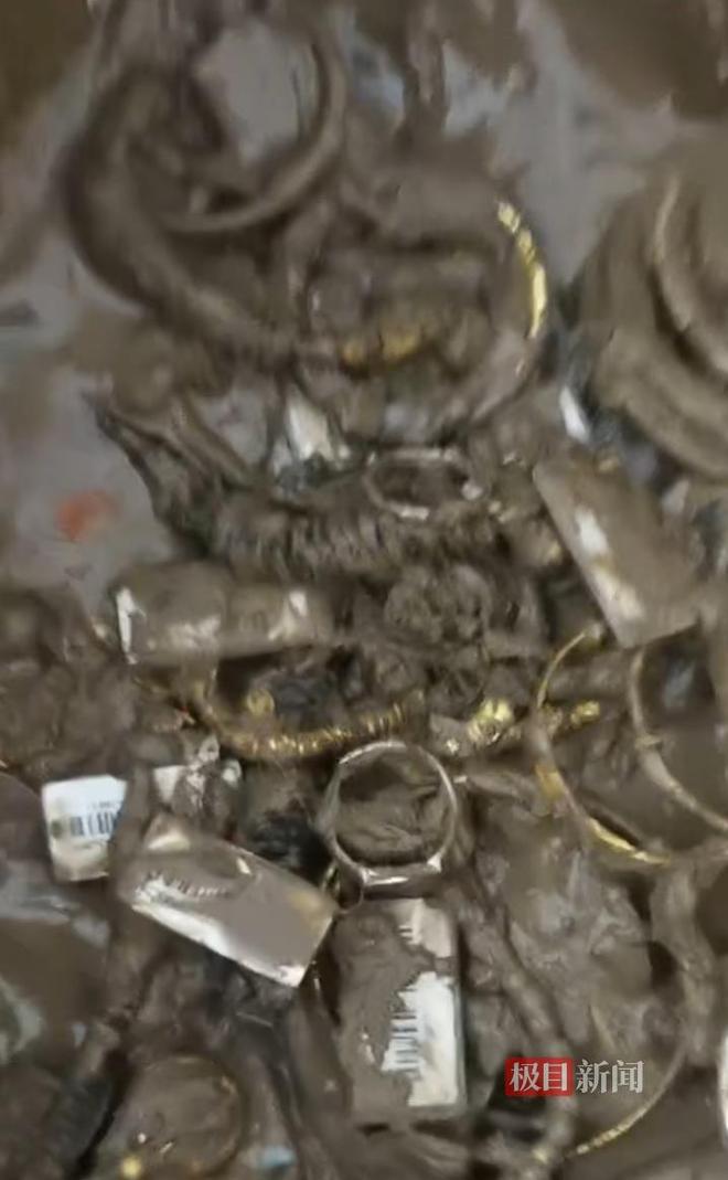 保”：因大意未提前转移财物警方：正在侦查结果将公布AG真人损失千万的金店店内监控首次曝光店主否认“骗(图3)