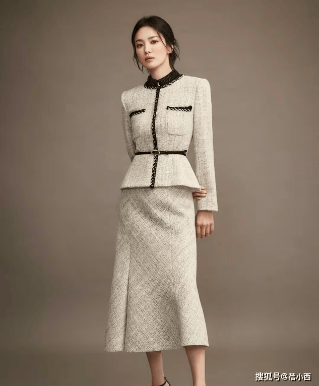 搭衬衫不搭配牛仔裤才更高级有韵味AG真人中国跟着宋慧乔学职场风穿(图6)