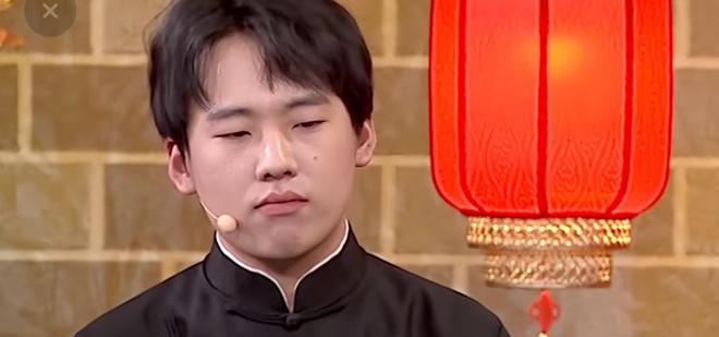 0岁郭汾阳目测200斤戴银色耳环很抢镜AG真人国际厅郭德纲带妻儿澳洲度假1(图4)