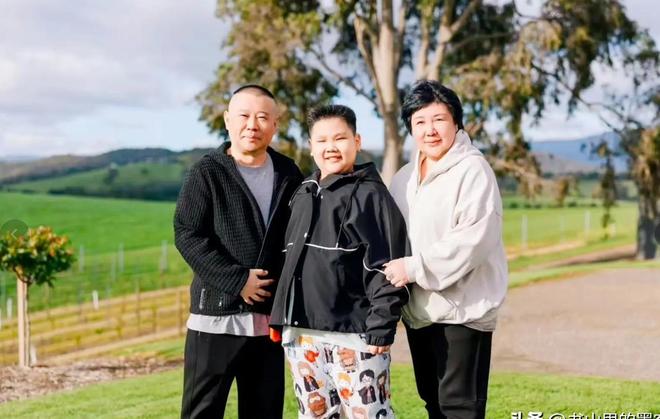 0岁郭汾阳目测200斤戴银色耳环很抢镜AG真人国际厅郭德纲带妻儿澳洲度假1(图12)